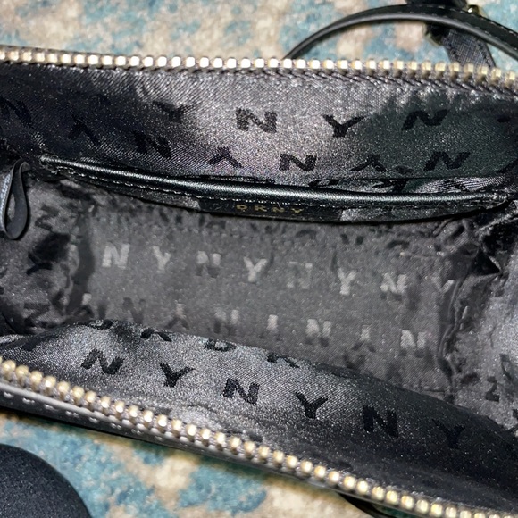 DKNY crossbody bag - Picture 3 of 3